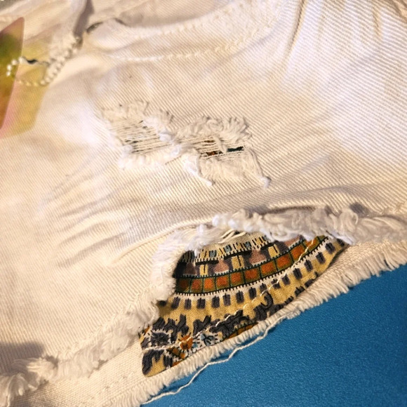 Almost Famous Shortie Boho Denim Shorts - Picture 6 of 7